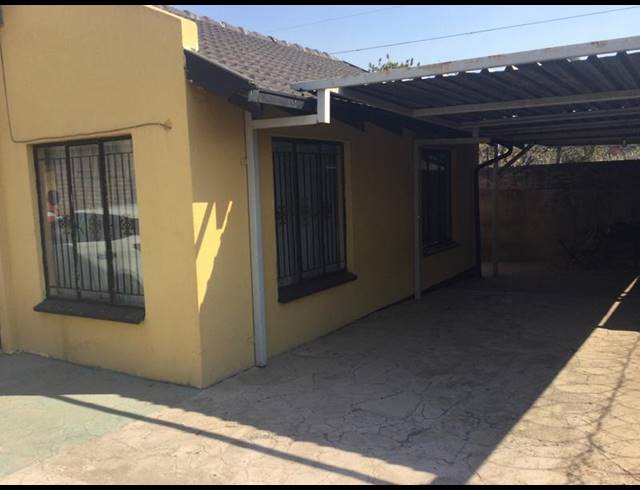2 BEDROOM HOUSE FOR SALE IN ALEXANDRA